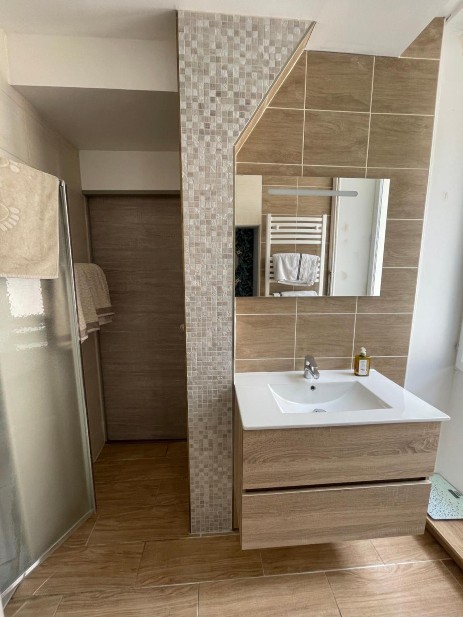 Appartement Moderne Centre Ville, 5 Personnes, 65 M2 Semur-en-Auxois Exterior foto